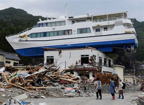 2011 Earthquake And Tsunami 60 Powerful Photos Of The Disaster That
