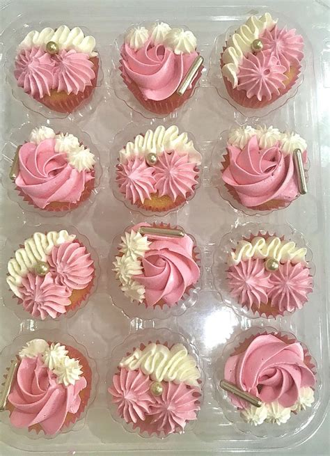 Pink And White Rosette Cupcakes Cake Decorating Piping Cool Cake Designs Cupcake Decorating Tips