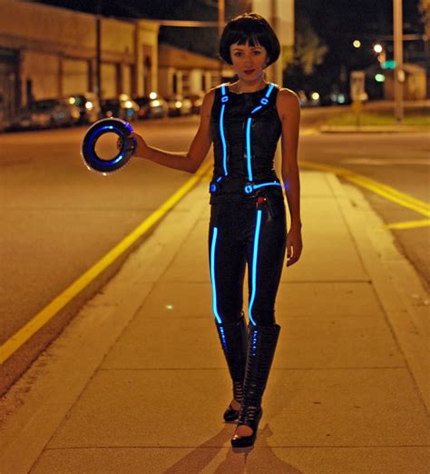 How To Make Your Tron Costume Glow With Electroluminescent Wire Cosplay