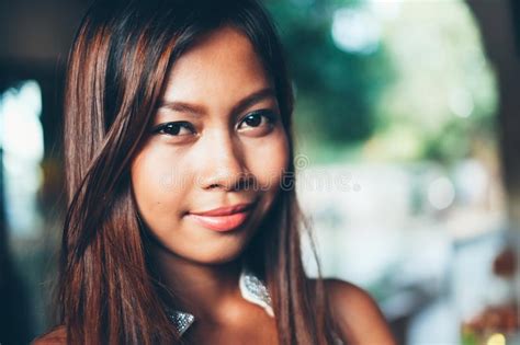 Natuurlijk Portret Het Mooie Aziatische Meisje Glimlachen Inheemse Aziatische Schoonheid