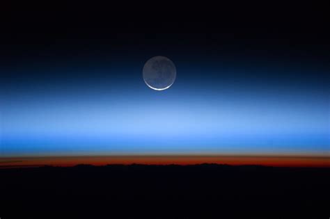 See Layers Of Atmosphere On The Horizon From A Space Space Earthsky