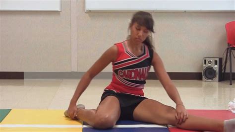 Cheerleader Stretch Routine For Flexibility Perfect Stunts And Splits Cheer With Inez Youtube