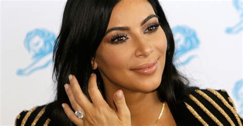 وبلغ صافي ثروتها مليار دولار، من مجال مستحضرات التجميل والملابس. حقائق غريبة تعرفينها للمرة الأولى عن كيم كارداشيان - أنوثة ...