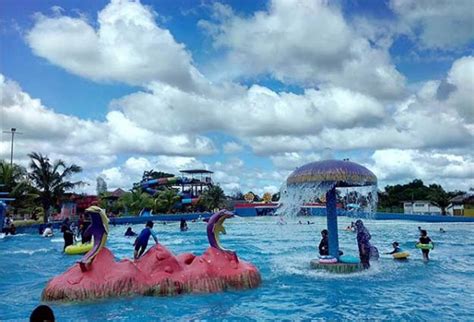 The only water park in johor, the wet world batu pahat is built around merdeka lake and spread over a 44 acre landscape. Tempat Menarik di Batu Pahat Yang Terkini 2021 Paling Cantik