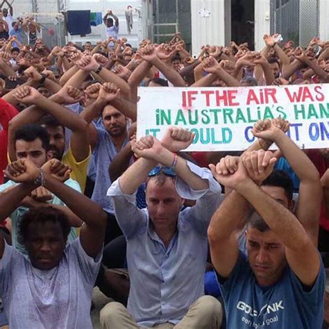 Manus Stand Off Hundreds Of Asylum Seekers Defy Relocation Orders Barricade Themselves In Png