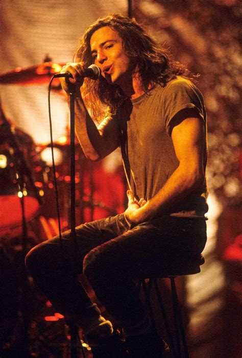 Eddie Vedder Of Pearl Jam Mtvs Unplugged 1992 Roldschoolcool