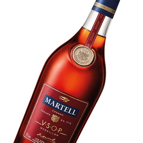 Martell vsop médallion ('very superior old pale') bears a gold medallion engraved with the portrait of louis xiv and commemorates the birth of the house of martell in 1715. Martell VSOP Medaillon Cognac | Martell Cognac