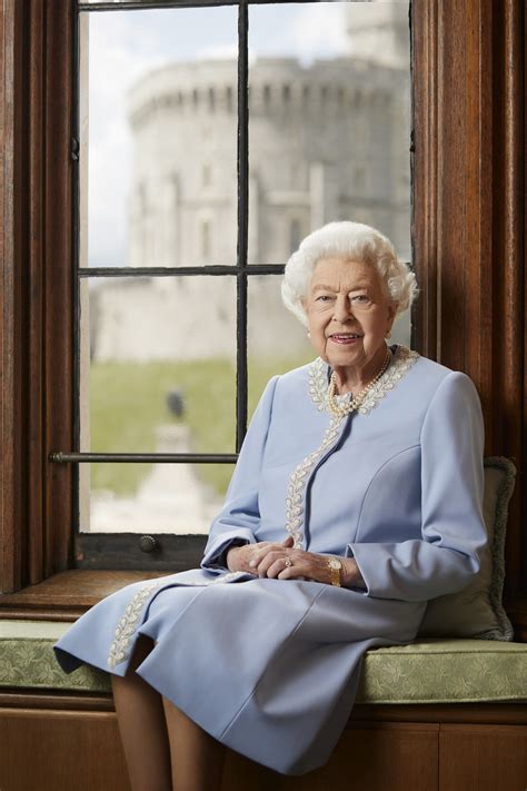 La Reina Isabel Ii Celebra Sus 70 Años En El Trono Con Este Retrato
