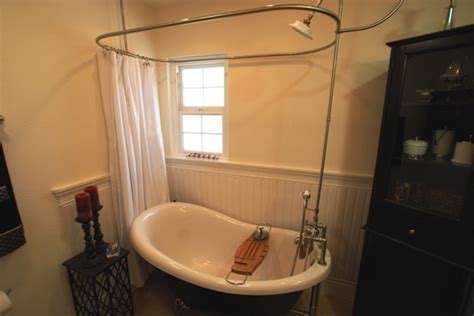 From finding the right size shower curtain to choosing the proper hardware, here's how to add a shower to your clawfoot tub. Shower Curtain Rod for Clawfoot Tub - Decor Ideas
