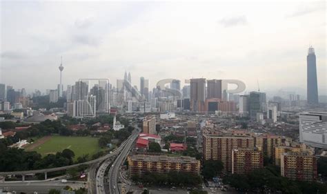 Kdnk adalah keluaran dalam negara kasar, jumlah nilai yang dianggarkan dalam nilai mata wang pengeluaran negara dalam tahun tertentu, termasuk sektor perkhidmatan, penyelidikan, dan pembangunan. RAM unjur defisit fiskal 3.3 peratus tahun depan | Lain ...