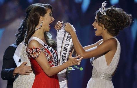 Miss Universe 2009 Miss Venezuela Stefania Fernandez Is Crowned The Winner