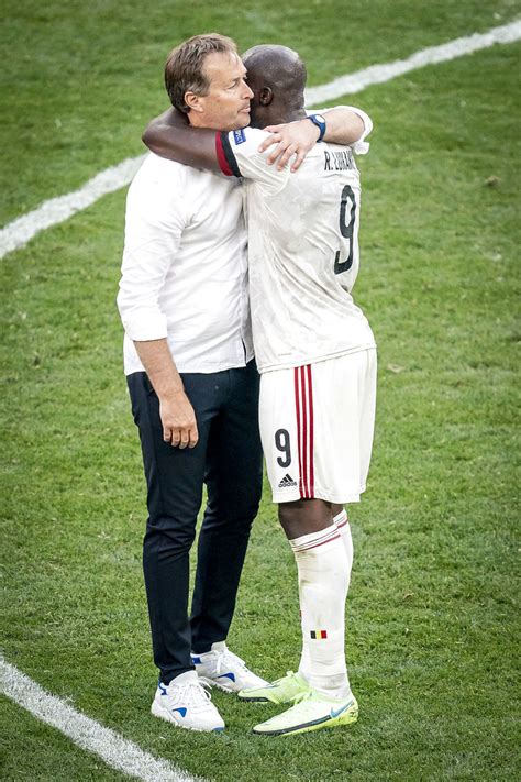 Romelu lukaku ile roger lukaku (kariyer sonu) oğul/baba. Rørt Lukaku efter kampen - Det sagde han til Hjulmand | BT ...