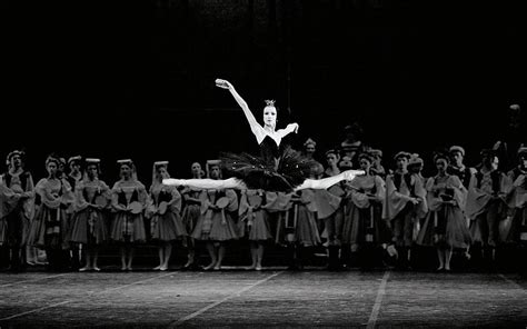 Balletomana Kameliendame Sylvie Guillem In Swan Lake Ph