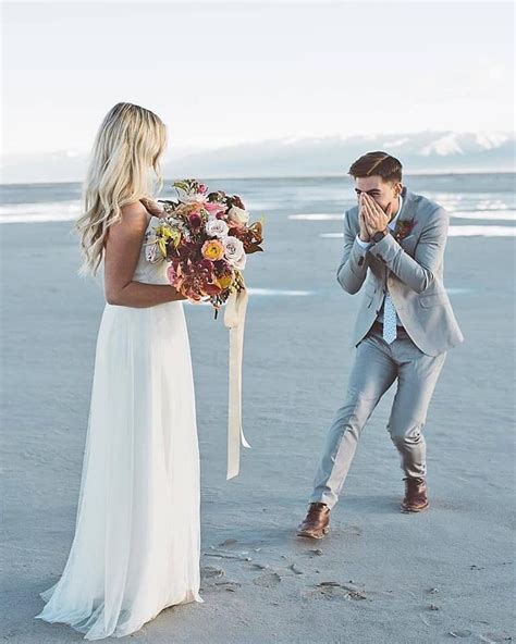35 Romantic First Look Wedding Photos You Should Repeat