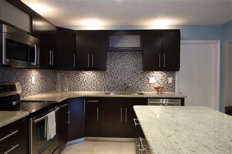 Granite tile makes a stunning floor, wall covering or granite tile countertop. Kashmir White | Granite & Kitchen Studio