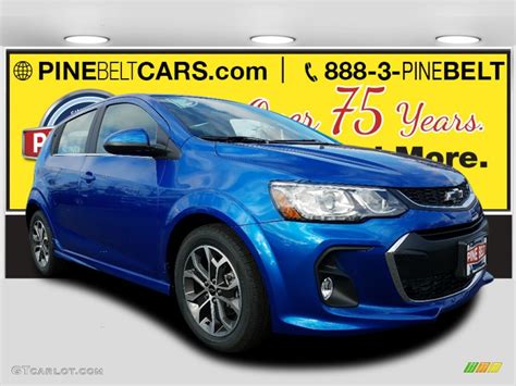 2018 Kinetic Blue Metallic Chevrolet Sonic Lt Hatchback 124094424