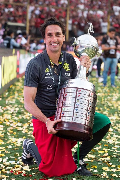 Documentar realizat de un reporter roman plecat in brazilia pe urmele celebrului medium vindecator brazilian joao de deus (ioan al domnului, john of god). João de Deus diz não conseguir explicar o que é Flamengo | Flamengo Resenha