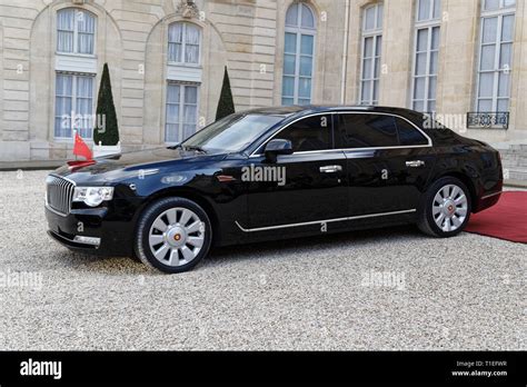 Paris, France. 25th Mar, 2019. French President Emmanuel Macron greets