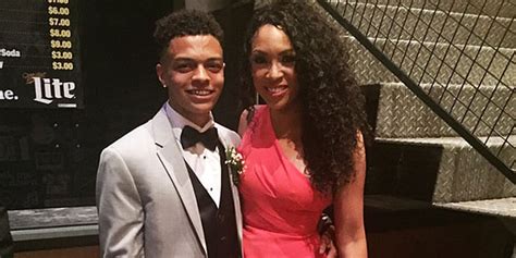 This Teen Took His Mom To Prom Because She Didnt Get To Go To Her Own Self