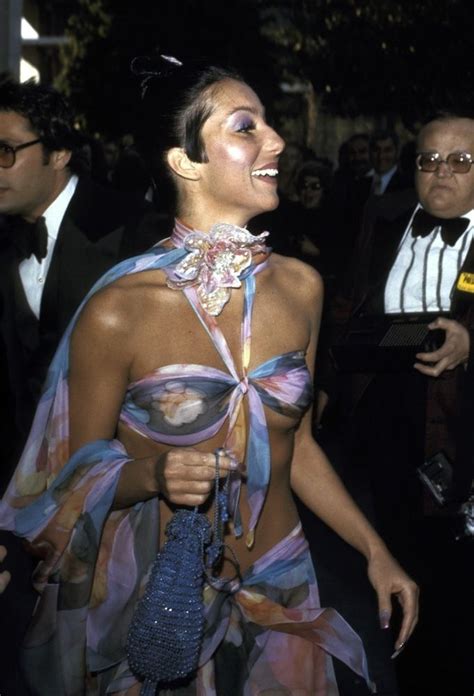 Times Cher Was Sassiness Personified Oscar Fashion Oscar Dresses