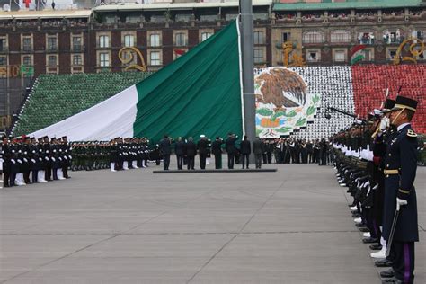 Emotivo Desfile Militar Del 16 De Septiembre En La Ciudad De México