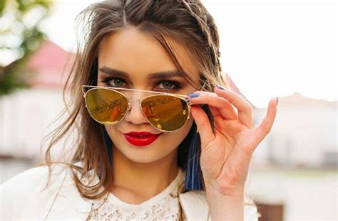 How To Choose The Best Sunglasses For Round Face Shape