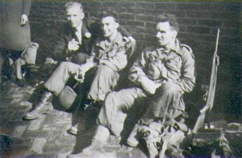 Paratroopers From 506th Pir101st Airborne In Liberated Eindhoven