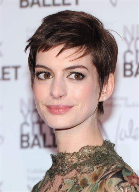 Anne Hathaway Short Haircuts Simple Pixie Cut Hairstyles Weekly