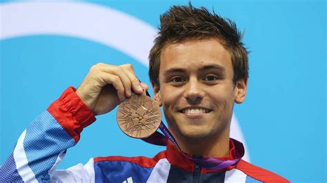 The 27 year old actor did this full frontal during an episode in season one. Tom Daley Tweets Olympic Rings Tattoo Picture | UK News ...