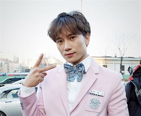 Here's a link to the wonderful ockoala's website where she covers how meritorious this award is: "Kill Me Heal Me" Reveals Preview Cuts of Ji Sung Wearing ...