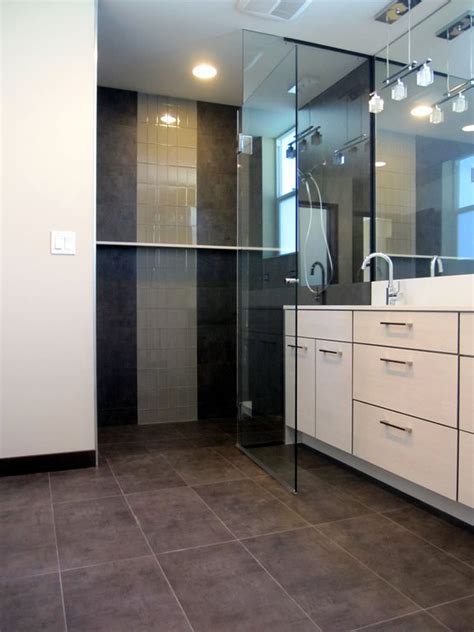 Modern Master Bathroom With Corian Counters By Yumi Kagamihara Zillow