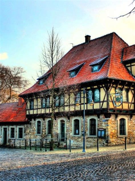 Die beamten suchen zeugen, die den unfall beobachtet haben, oder die hinweise zum lkw geben können. Steinfurt House In Germany | Houses in germany, House ...