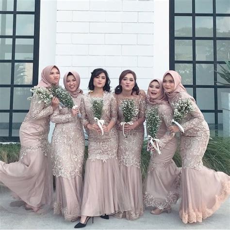 Fashion moda fashion styles fashion illustrations. 36 Design Model Baju Bridesmaid Hijab Brokat - Ragam Muslim
