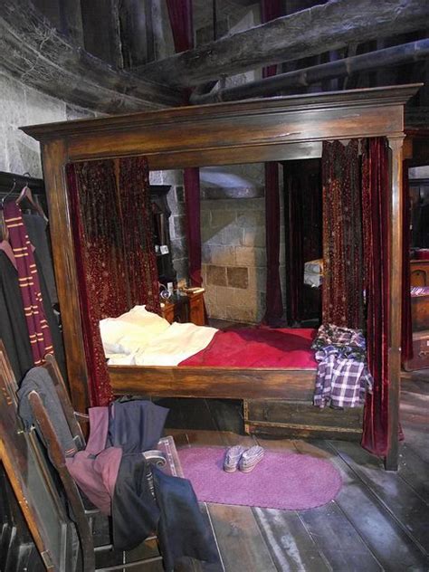 Find more great costume ideas at buycostumes.com featuring the gryffindor crest and embroidered with gold thread throughout, this throw blanket will. Gryffindor Common Room in 2020 | Harry potter bedroom ...