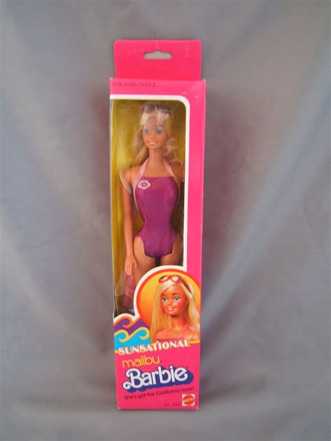 Vintage 1981 Sunsational Malibu Barbie Doll No 1067 Nrfb Hanging