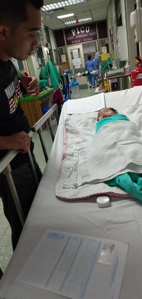Simptom pnuemonia termasuk batuk, berkahak, demam, rasa letih dan sesak nafas. Anak Demam & Batuk Sampai Dijangkiti Kuman, Ibu Tak Sangka ...