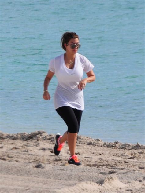 photos kourtney kardashian and khloe kardashian jog on the beach in miami 2 celebuzz