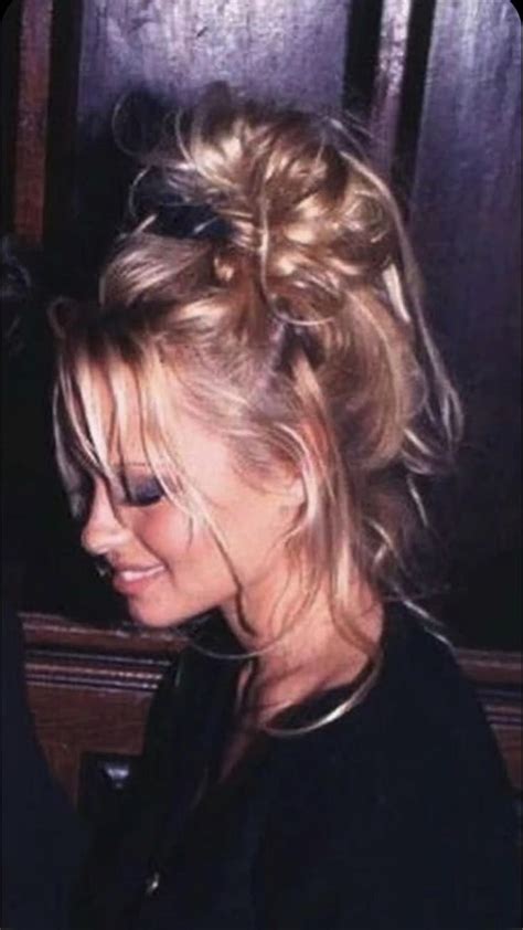 Pamela Andersons Iconic S Updo S Hairstyles Hair Styles