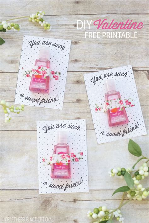 Got this to keep in touch with my best friend who lives on the opposite side of the country. DIY friend Valentine & FREE printable!