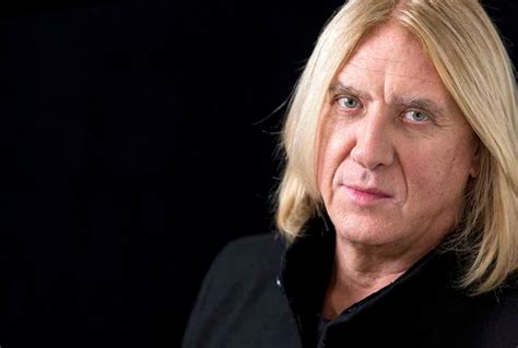 def leppard s joe elliott on rock hall induction it s a badge of honor