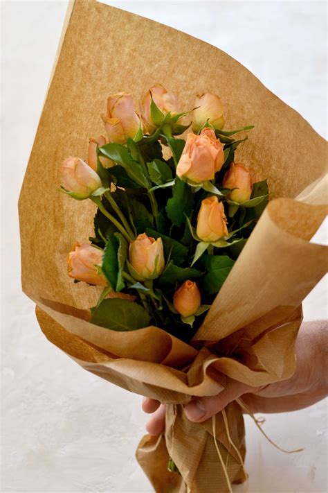 How To Wrap Flowers In Brown Paper The Graphics Fairy