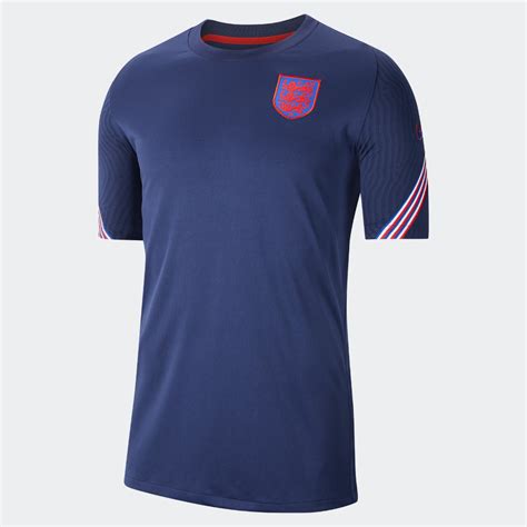 Bestel jouw engeland shirt voor de scherpste prijs en steun the three lions hier. Engeland trainingsshirt 2020-2021 uitgelekt ...