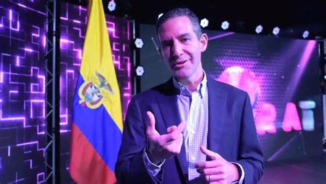 Ha sido consejera presidencial y es la actual ministra del ministerio de tecnologías de la información y las comunicaciones. Karen Abudinen Abuchaibe - David Vélez nos comparte cómo # ...