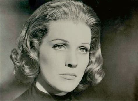 Julie andrews pictures and photos. Juie Andrews | Julie andrews, Julie andrews movies, Julie andrews biography