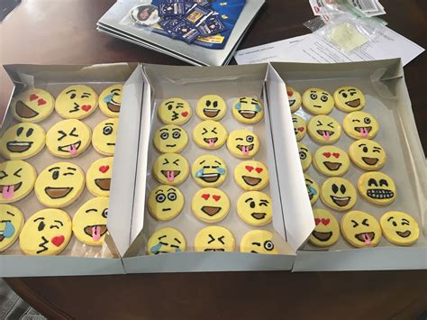 Emoji Sugar Cookies By Veronica Arreola 10 A Dozen Text 8064402716