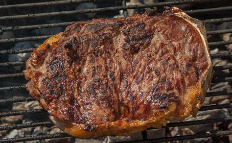 Cooking this impressive roast is easy with expert tips from the certified angus beef ® brand test. Difference Between Prime Rib and Roast Beef | Difference ...