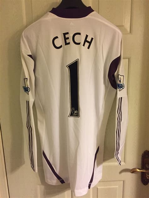 Chelsea Goalkeeper football shirt 2011 - 2012. Sponsored ...