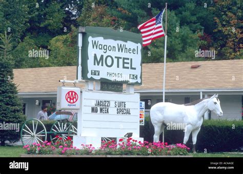 Massachusetts Motel The Wagon Wheel The Berkshires Stock Photo Alamy