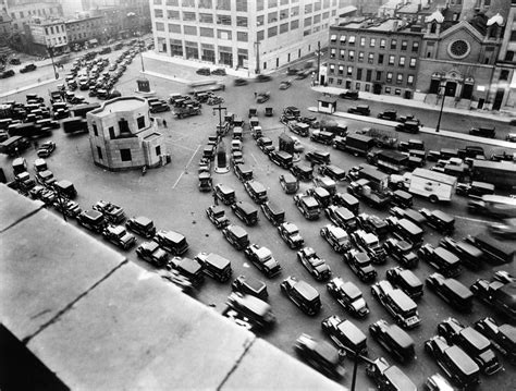 A Traffic Jam At The New York Entrance Photograph By Everett