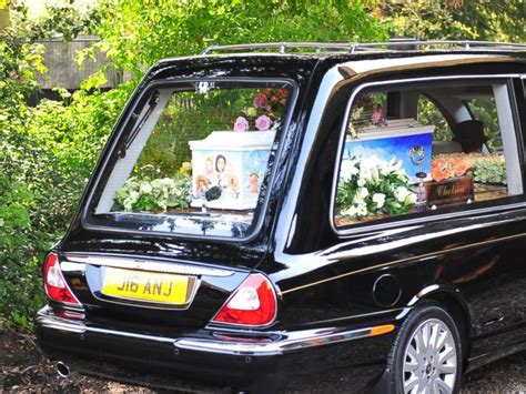 Mourners have turned out for the funeral of peaches geldof, with a host of stars paying their last respects to the writer, model and broadcaster.kate moss. See the Colorful, Personalized Coffin for Peaches Geldof's ...